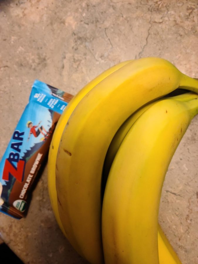 5 Simple Snacks for Student Athletes to Eat Before, Between, or After a Sports Activity