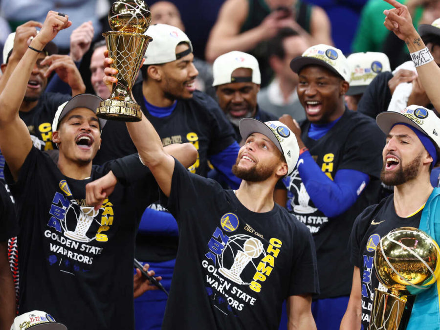BOSTON, MASSACHUSETTS - JUNE 16: Stephen Curry #30 of the Golden State Warriors raises the Bill Russell NBA Finals Most Valuable Player Award after defeating the Boston Celtics 103-90 in Game Six of the 2022 NBA Finals at TD Garden on June 16, 2022 in Boston, Massachusetts. NOTE TO USER: User expressly acknowledges and agrees that, by downloading and/or using this photograph, User is consenting to the terms and conditions of the Getty Images License Agreement. (Photo by Adam Glanzman/Getty Images)