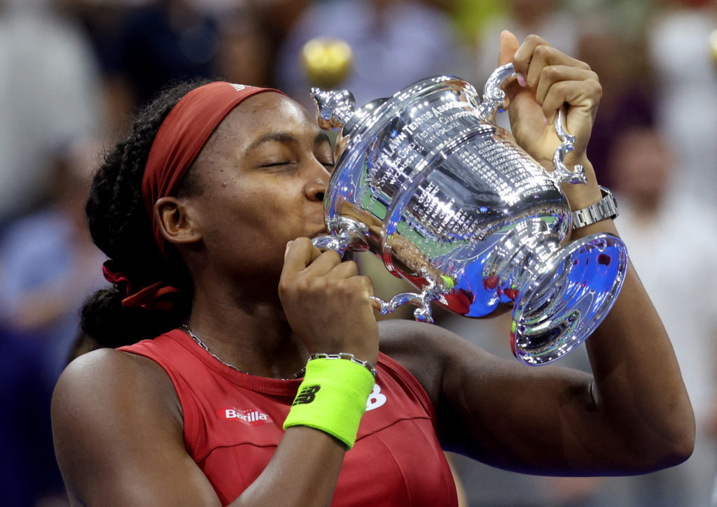 Tennis - U.S. Open - Flushing Meadows, New York, United States - September 9, 2023 Coco Gauff of the U.S. celebrates with the trophy after winning the U.S. Open REUTERS/Mike Segar     TPX IMAGES OF THE DAY